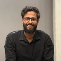 Portrait d'Abdullah, fondateur et développeur de Police d'écriture